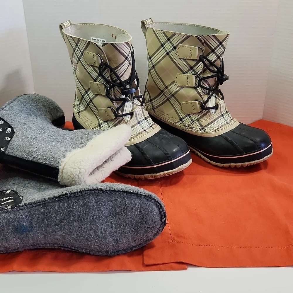 SOREL Waterproof Burberry Plaid Winter Boots with Bootliner (6) - Picture 3 of 12
